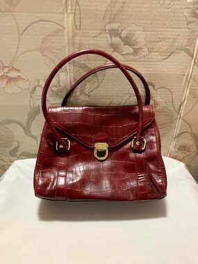 Vintage Relic Burgundy Red Embossed Faux Croc Leather Shoulder Bag Gold Hardware